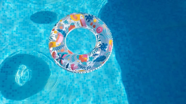 Maillot de bain menstruel : comment ça marche, comment le choisir et quand l’utiliser