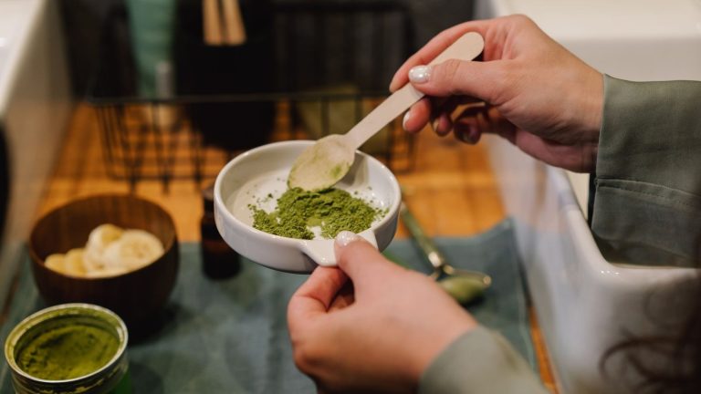 Glycérine végétale : pourquoi cet ingrédient hydrate autant les soins maison