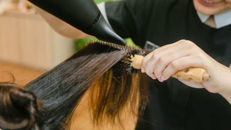 Lissage au tanin : ce qu'il faut savoir avant de se lancer